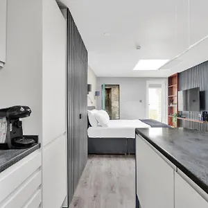 https://skyline-studios.cambridgehotelsuk.com